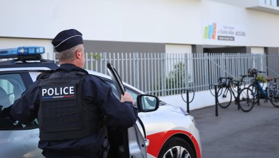 Загинал и ранени, след като кола блъсна пешеходци във Франция