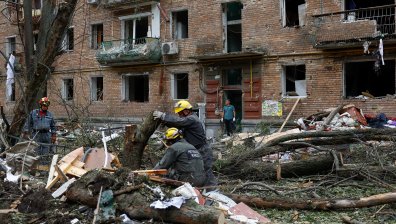 Най-малко 26 души са загиналите след руската атака в Киев