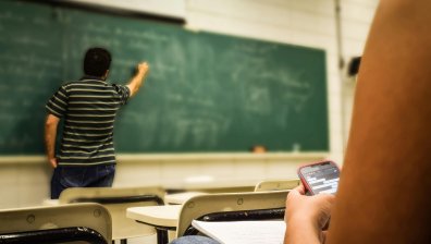 Арестуваха преподавател в Пловдив за блудство с ученичка