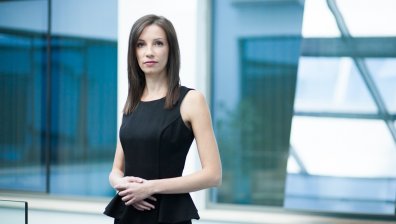 Таня Кръстева  с книга за капиталовия пазар