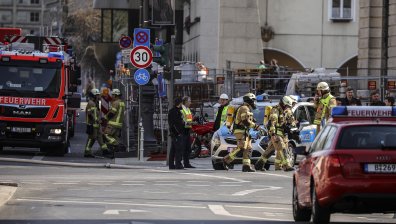 Взрив в изложбен център в Берлин, има пострадали (+ВИДЕО)