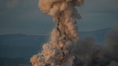 Взривове още отекват от складовете за фойерверки край Елин Пелин
