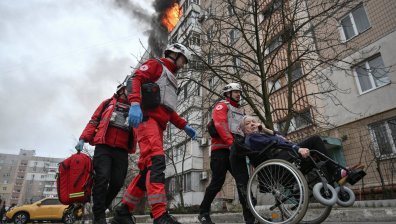 Горящи блокове и разруха в Запорожие след руски удари (СНИМКИ)