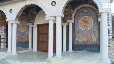 Светлата седмица започна - прославят се светите апостоли и Св. Богородица