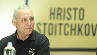 Стоичков показа "Златната топка" на деца  и ги зарадва с автографи