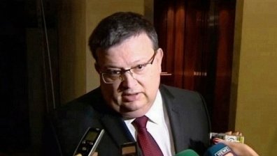Сотир Цацаров гласува с "надежда за повече държавност"