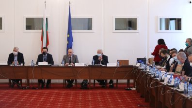 Бюджетната комисия прие на първо четене финансовата рамка на ДОО