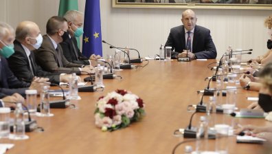 Радев: Машинното гласуване доказа ефективността си срещу недействителния вот