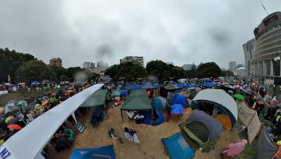 Циклонът Дови с пориви до 130 км/ч не спря протеста срещу Ковид мерките в Нова Зеландия (+ВИДЕО)