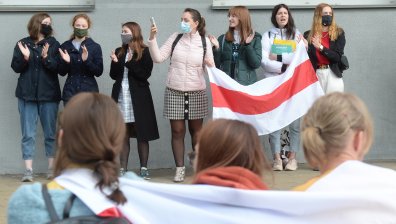 Властите в Беларус използваха водни оръдия срещу протестиращи в Минск