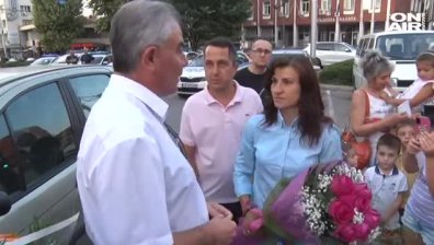 Тържествено посрещнаха Ивет Горанова и Стойка Кръстева в Плевен