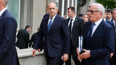 Радев: Няма да допуснем санкции срещу Русия, които биха се отразили негативно на България