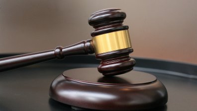 Обвиниха председател на ТЕЛК, взимал подкупи срещу експертни решения