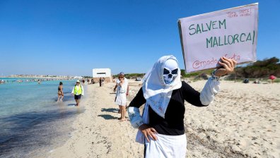 Протести срещу свръхтуризма в Са Рапита, Майорка (СНИМКИ)