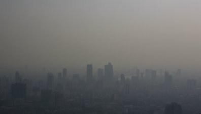 Опасен и токсичен смог над Банкок, Тайланд иска да премести столицата си