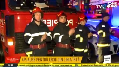 Полицаи и граждани аплодираха медиците в Тимишоара (+Видео)