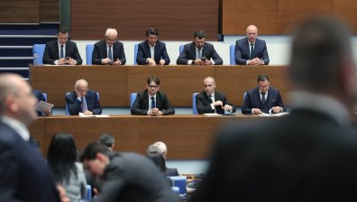 100 дни управление на кабинета "Желязков": Обществото остава фундаментално разделено
