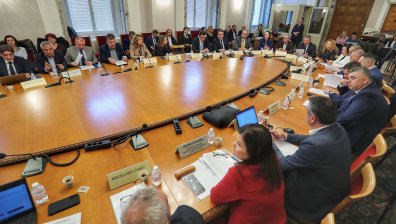 Големият бюджет за 2026 г. беше приет на първо четене в комисия