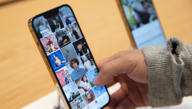 Apple ограничава драстично производството на iPhone