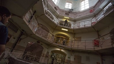 Пребито с юмруци и хвърлено на земята: 20 г. затвор за баща, умъртвил бебето си