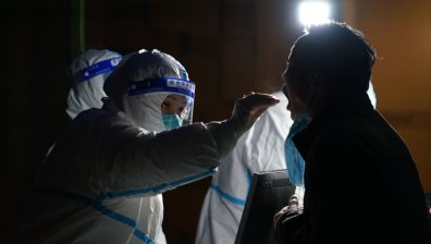 Огнище на коронавирус в китайски град, уволниха висши членове