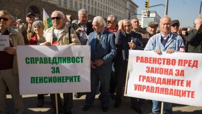 Парите за пенсии - хората не искат да наливат в нереформирани системи