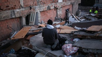 Още има надежда - вадят оцелели и 100 часа след труса, лекари апелират за помощ