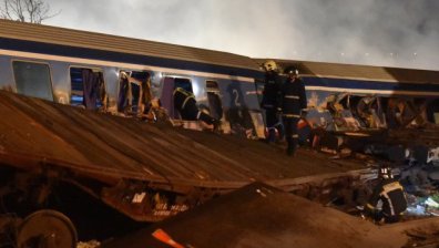 Повдигнаха обвинение на началника на гарата за влаковата катастрофа в Гърция