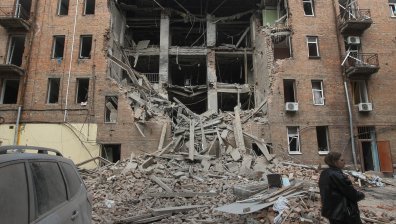 16 жертви при нови удари в Украйна и Русия, Зеленски предупреди за "ядрен риск"