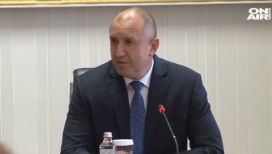 Радев се колебае: Редно е изборите да са отделно, но избирателите натрупаха умора