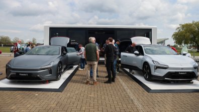 1000 км с едно зареждане: Електромобили с нови батерии пренареждат автомобилната индустрия