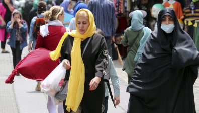 Иран затваря ресторантите и магазините, обслужващи незабулени жени