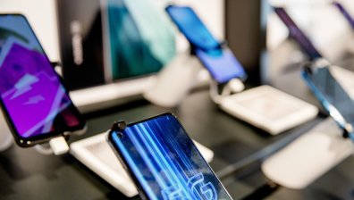 Дефицитът на чиповете засегна всичко, следващите в списъка - смартфоните