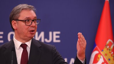 Вучич обяви победа на местните избори, белязани от нарушения и напрежение