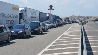 Опашката на "Кулата" не помръдва, пътуването до Гърция излиза 10 часа