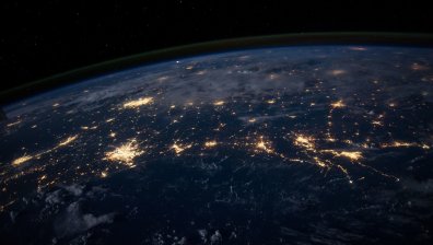 Щети за милиарди - слънчевите бури може да парализират интернета за месеци