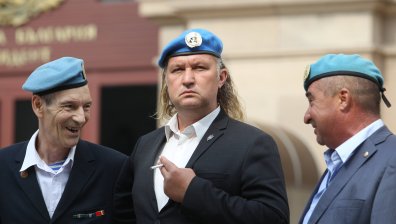 Бивши военни пред президенството пушиха в подкрепа на Радев