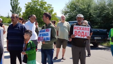 Вадят от резерва бутилирана вода за Омуртаг и село Великденче