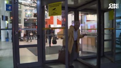 Полицаи свалиха пътник с пневматичен пистолет от автобуса Русе-София