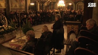 Стотици русенци се сбогуваха с Виктория Маринова