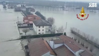 Тежки наводнения в Италия, стигна се до евакуации с хеликоптери
