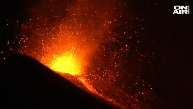 Вулканът Етна в Сицилия се събуди отново, обявен е жълт код за опасност