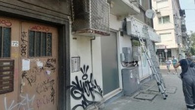 Премахват незаконните кабели по фасадите на сгради в София