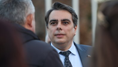 Асен Василев: Крайно време е да тръгнем напред 