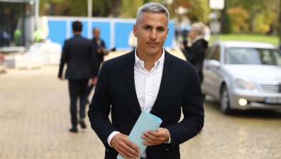 "Продължаваме промяната": Шансовете за съставяне на правителство с първия мандат са минимални