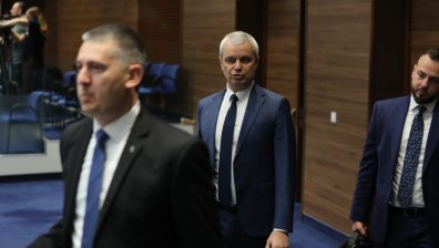 Приеха на второ четене в комисия: До 20 изборни секции в страните извън ЕС