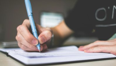 Над 54 000 десетокласници се явяват на НВО по математика
