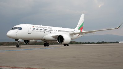 Мъже от стомана срещу Airbus A220 на "България Еър"