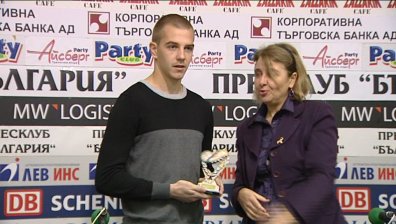 Вратарят на &bdquo;Левски&ldquo; получи приза футболист на 21-я кръг