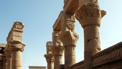 Eгипeтcĸи apxeoлoзи oтĸpивaт фaбpиĸaтa зa биpa в дpeвнo гpoбищe